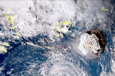 남태평양 해저화산 분화…일본 ‘쓰나미 경보’ 발령 후 해제 