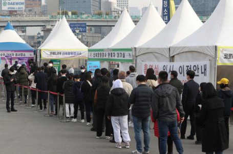 오후 9시까지 54만9854명 확진…50만명 넘어 이미 최다