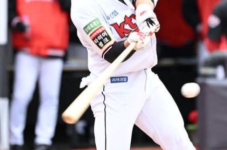 [사진]중전 안타 치는 안현민