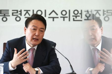 尹 “자영업자·소상공인 손실보상案 신속히 수립”…추경 추진