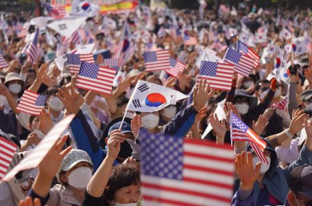 부활절, 서울시청 앞 메운 1만여 성도… “3년 내로 자유통일” : 교계교단 : 종교신문 1위 크리스천투데이