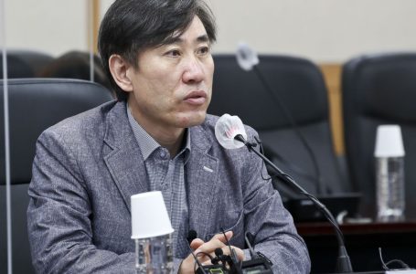 與 “靑 지침은 대통령기록물 아냐” 野 “靑 시스템 모르는 얘기”