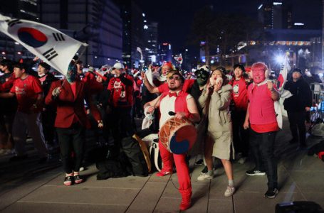 한파 뚫고 ‘대~한민국’ 응원가…붉게 물든 광화문 ‘후끈’