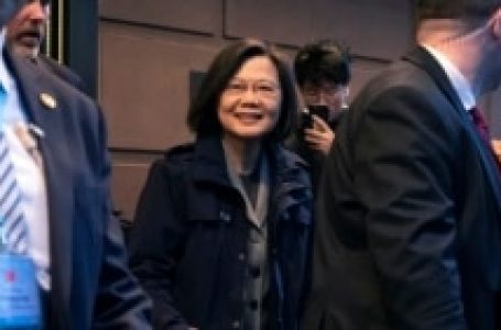 러시아, 미국인 기자 간첩 혐의 체포…차이잉원 타이완 총통 뉴욕 도착