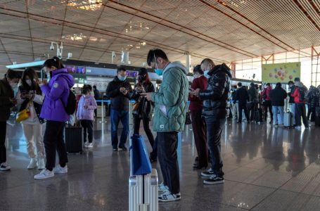 미국, 중국발 여행객 코로나 음성확인서 의무 제출 해제 