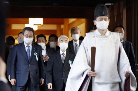 기시다 야스쿠니에 공물·의원 87명 참배…한국·중국 반발