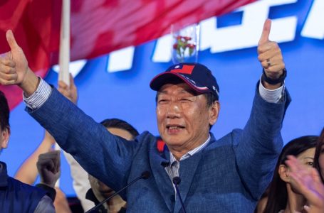 타이완 총통 선거 도전한 폭스콘 창업자 "중국과 평화 유지"