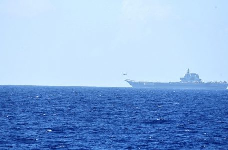 중국 항공모함 '산둥' 타이완해협 통과