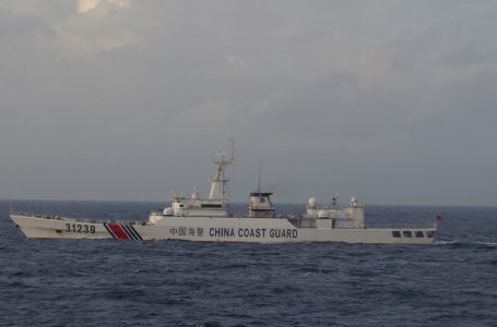 일본 방위성 "중국군 함정 5척 일본해 출현"