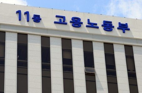 김제 공장서 근로자 쓰레기 더미 깔려 사망…중대재해 조사｜동아일보