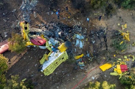 그리스 산불 진압 비행기 추락…조종사 2명 사망 