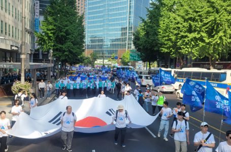 폭염 속 장장 7시간… ‘음란 퀴어 물결’ 막아선 ‘15만 거룩한 방파제’ : 사회 : 종교신문 1위 크리스천투데이