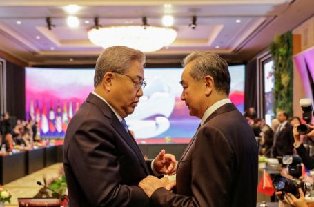 한국-중국 외교 사령탑 양자 회담…한반도, 타이완 등 여러 사안 논의
