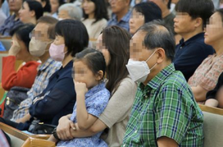 증가하는 코로나 확진자 “다시 마스크를 써야 할까요?” < 교단 < 기사본문