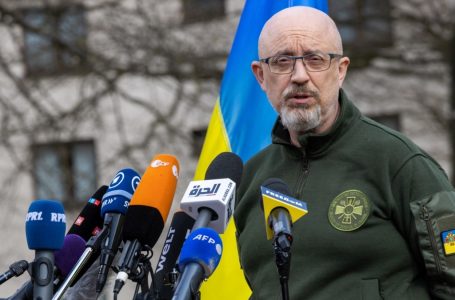 우크라이나 국방장관 사임…젤렌스키 “전쟁에 새 접근법 필요”