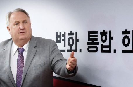 인요한, 민주 이상민 의원 만난다…국힘 입당 논의할지 주목