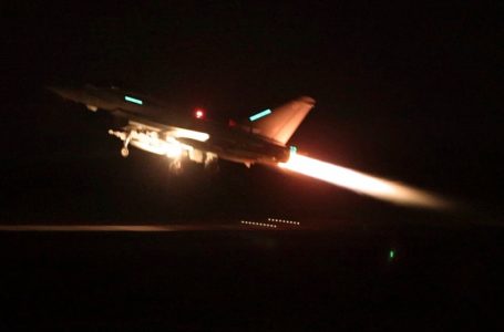 미∙영, 예멘 후티 반군 공습…바이든 “항행의 자유 위협 용납 않을 것”
