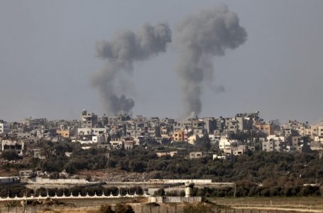 이스라엘 가자지구 중부 공습 35명 사망…하마스, 이스라엘 중부에 로켓 공격