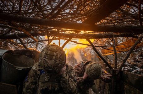 우크라이나군 총사령관 “동부 전선 상황 크게 악화”