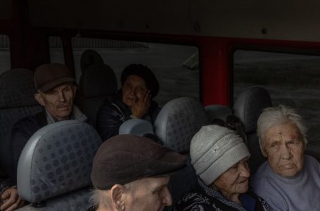 러시아 하르키우 사흘째 공세…주민 4천여 명 대피
