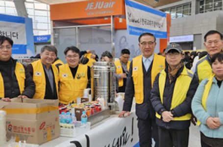 [제주항공 여객기 참사 특집] 무안공항의 기독교봉사단 이끄는 이윤동 목사 < 특집 < 교계 < 기사본문