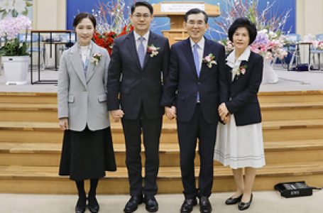 성남제일교회 홍정기 원로목사 추대 “하나님께 영광과 감사” < 교단 < 기사본문