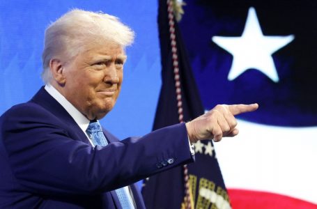 트럼프 “한 달 안에 자동차·반도체 관세 발표”… 한국도 영향 불가피