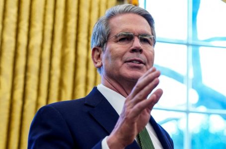 미 재무장관, 중국 부총리와 화상통화…경제 관계 논의