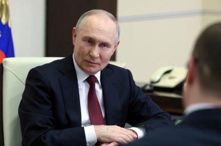 푸틴 “군비 절반 감축 트럼프 제안 수용”