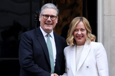 영 총리 “전쟁 중단 위해 우크라이나와 협력 중”