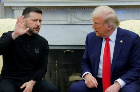“트럼프, 우크라 군사 지원 중단 지시”
